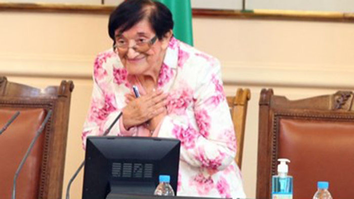 Необходими са не само ваксини а и лекарства, има ли