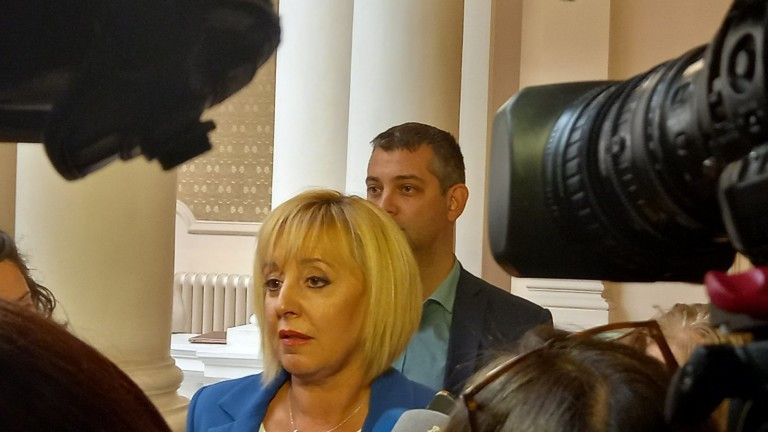Манолова: Още не е късно Митева "да постъпи почтено" към Конституцията