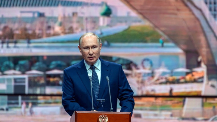 Путин е ваксиниран с домашно произведената руска ваксина Спутник V“