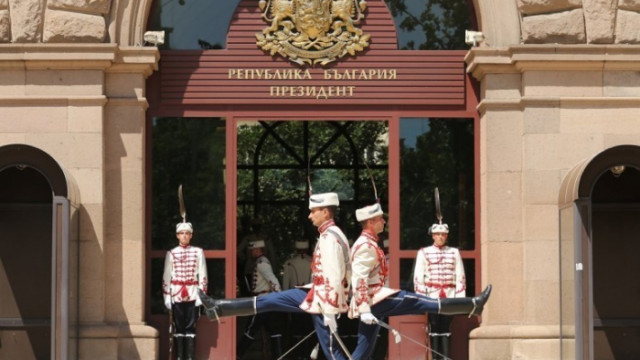 Този следобед държавният глава Румен Радев провежда срещи с министри