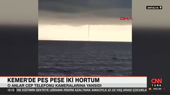 Два смерча вилняха в морето до турския курорт Кемер (ВИДЕО)