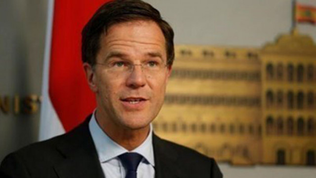 Нидерландия отменя социалното дистанциране но ще въведе ковид пропуск за