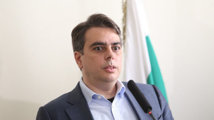 Служебният министър на финансите Асен Василев няма да остане на