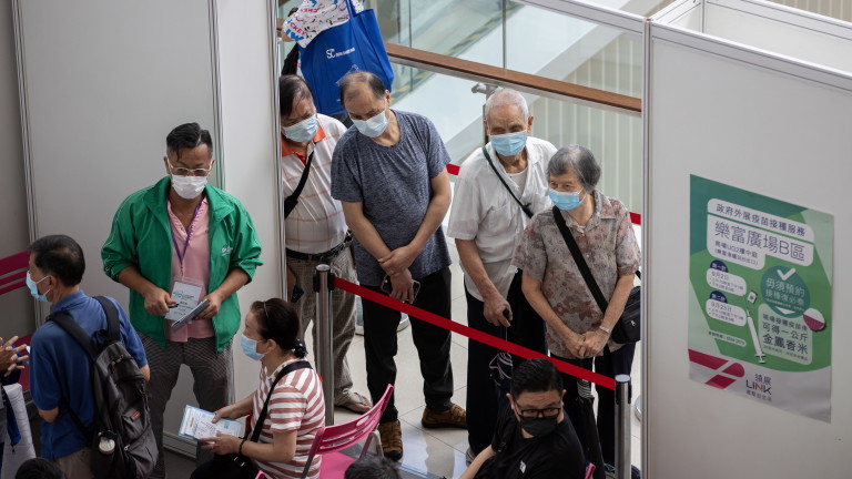 Китай ваксинира напълно над 1 млрд. души