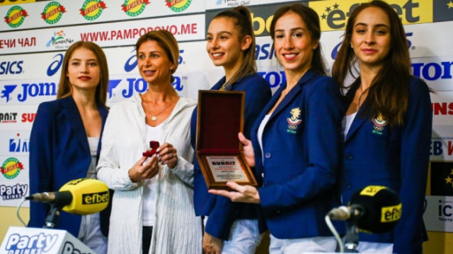 Златните ни момичета и тяхната треньорка бяха отличени без гласуване