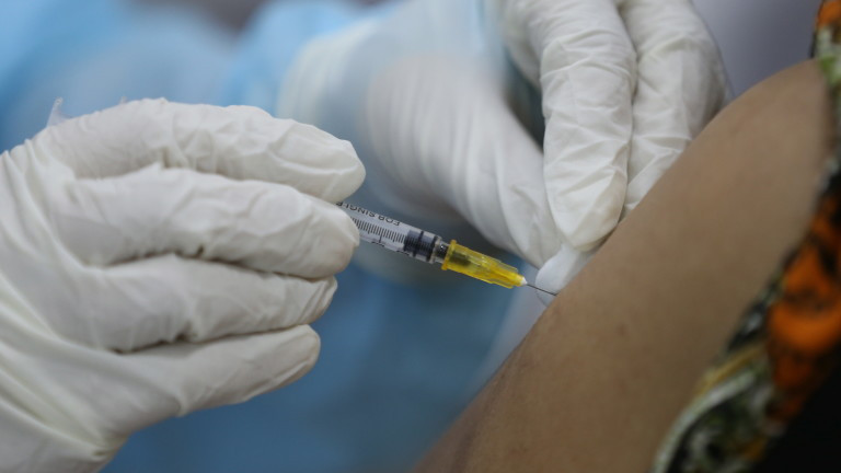 Едва 260 подрастващи са ваксинирани срещу COVID-19 във Великотърновско