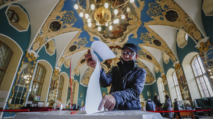 Парламентарните избори в Русия влязоха във втория си ден, като вече