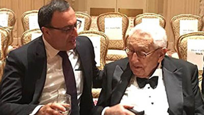 На конференциите там ще са още Гордън Браун, Джон Кери, Антониу Гутереш, Лора Буш, Чери Блеър Бившият