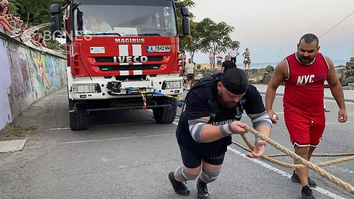 Юрий Божанов - от тренировки на свещи и майстор на вафли, сега гледа към „Арнолд Класик“