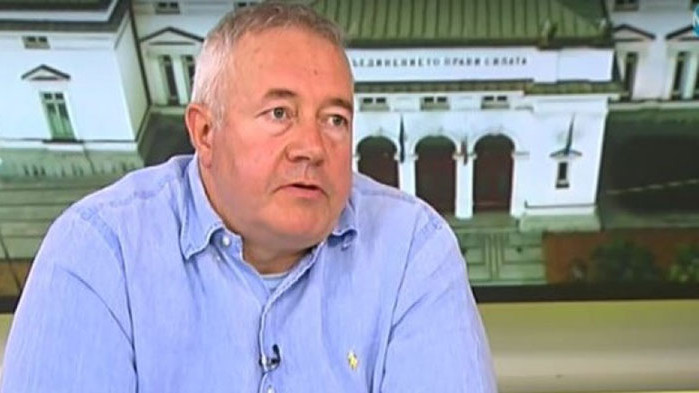 Димитър Аврамов: Петков и Василев не са Супермен и Батман,