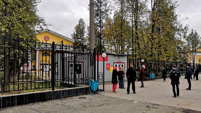 Стрелецът от Перм, убил 8 души, е имал разрешително за оръжие (ВИДЕО и СНИМКИ)