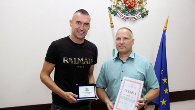 Днес нападателят на Берое Мартин Камбуров получи Почетен знак и