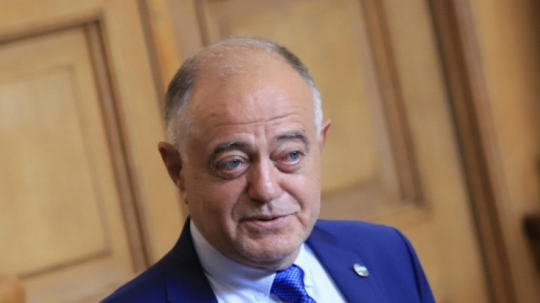 Демократична България“ търси антипод на сегашният президент Румен Радев. От