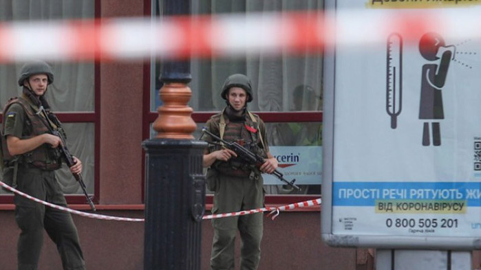 Днес е била открита стрелба по кола, в която се