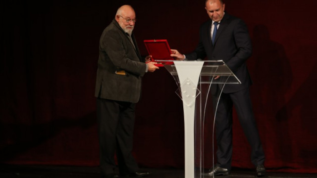 Писателят Владимир Зарев е тазгодишният носител на наградата за духовен принос