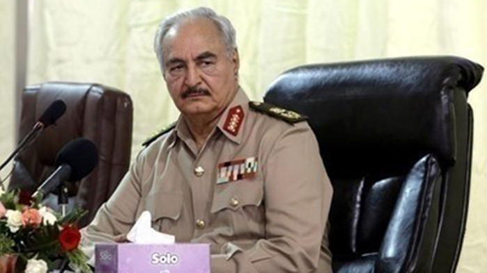 Либийският маршал Хафтар се отказава от командването на армията, за да се кандидатира за президент