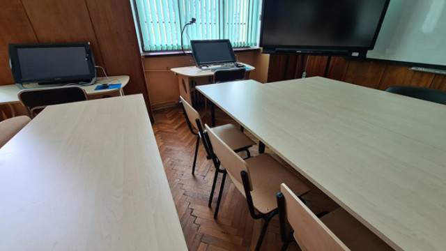 Заразени с коронавирус ученици в пет русенски училища наложи разпускането