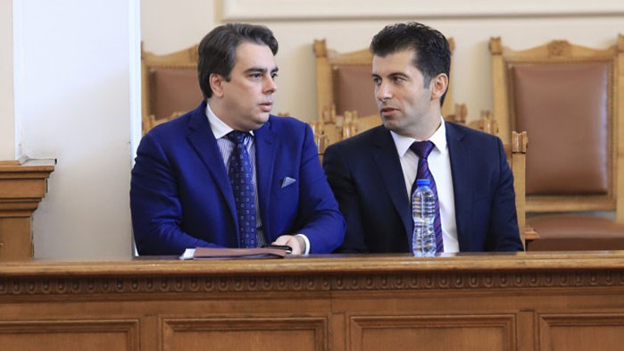 Петков и Василев готови да работят и с ГЕРБ и