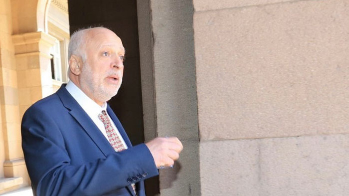 От Фейсбук профила Петьо Блъсков Този на снимката продължава политическия