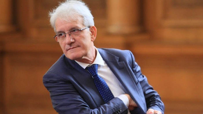 Служебното правителство не предприема действия, за да излезе енергетиката от