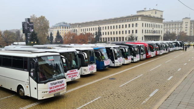 Автобусните превозвачи отлагат с две седмици протеста си Това става