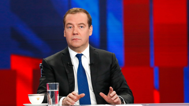 В груба политическа намеса обвини собствениците на социални мрежи Дмитрий Медведев,
