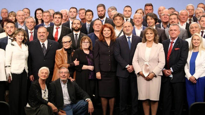 Радев влиза в битката си за втори мандат като ляв