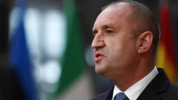 Десислава Атанасова: Сътрудници на ДС са „цвета на нацията“, азотна тор се лее в Черно море