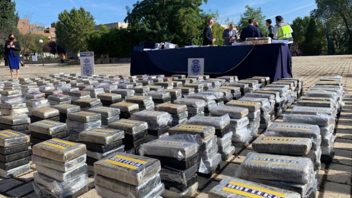 Испанската полиция разби най-голямата мрежа за контрабанда на кокаин в