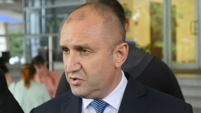 Румен Радев доволен от работата по заседналия кораб