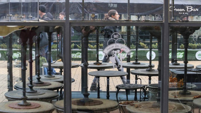 Не само, че е хубаво, а е наложително, когато излизат