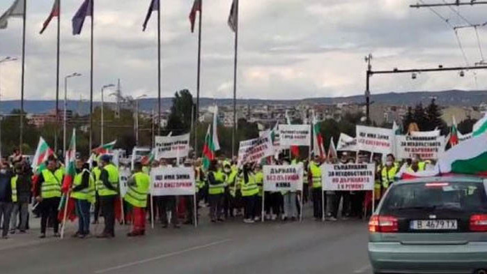 Протест блокира Аспарухов мост (СНИМКИ)