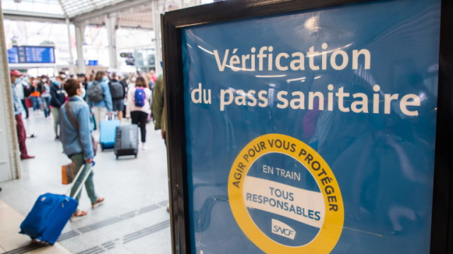 Френското правителство предлага удължаване на употребата на здравните карти документи