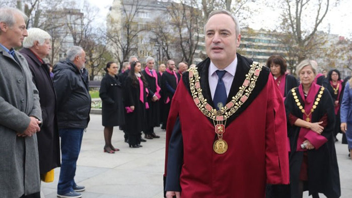 Официално - пезидентската битка с нов участник. Ректорът на Софийския