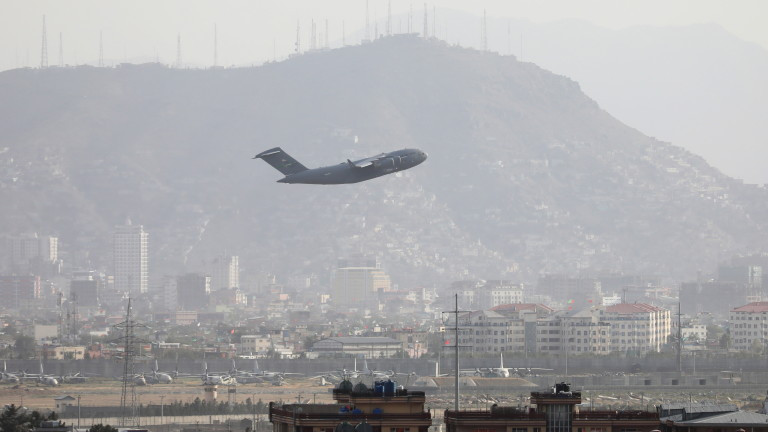 Американските военни очакват следващата седмица да пристигнат още евакуирани афганистанци в