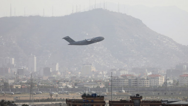 Американските военни очакват следващата седмица да пристигнат още евакуирани афганистанци в