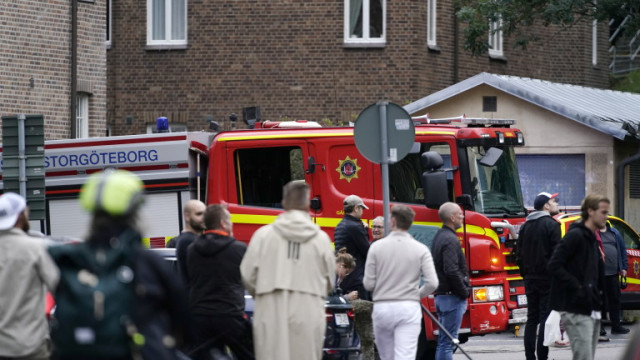 Шведската полиция издирва мъж във връзка с експлозията и пожар в