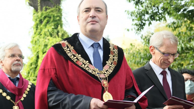 Преизбирането на проруския генерал Румен Радев за президент на България