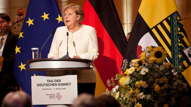 Напускащият германски канцлер Ангела Меркел отправи намек към политическите лидери