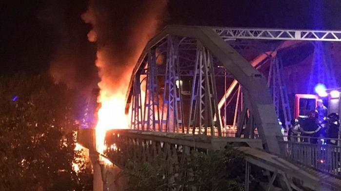Пожар частично изпепели Железния мост в Рим