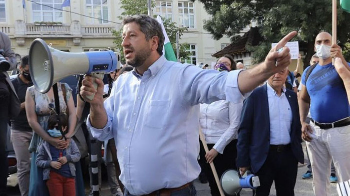 Христо Иванов видя кандидатурата на проф. Герджиков като партийна, но тази на Панов не