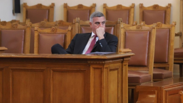 Със заповед на министър председателя Стефан Янев са освободени трима заместник министри