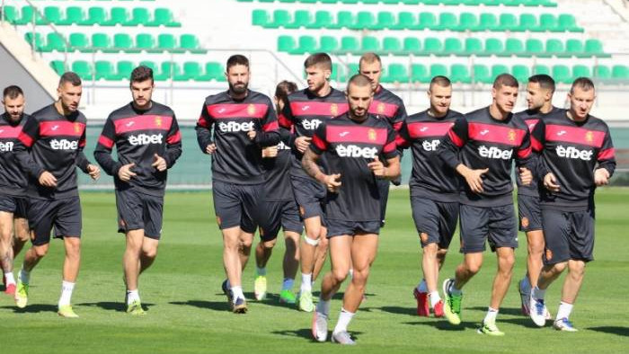 Двубоят е на 9 октомври от 16:00 часа във Вилнюс.