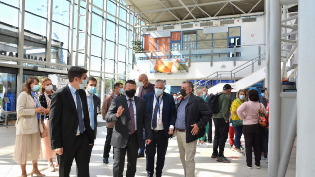 Министърът на транспорта Христо Алексиев разпореди противоепидемичните мерки на летище София