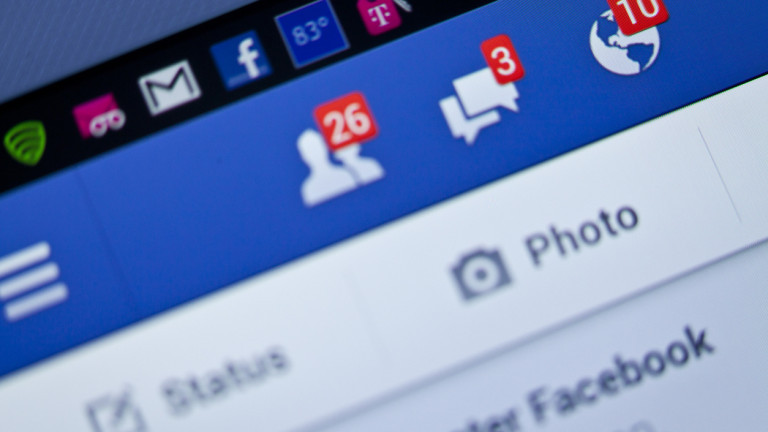 Русия засили натиска върху Facebook, заплашвайки да наложи на компанията
