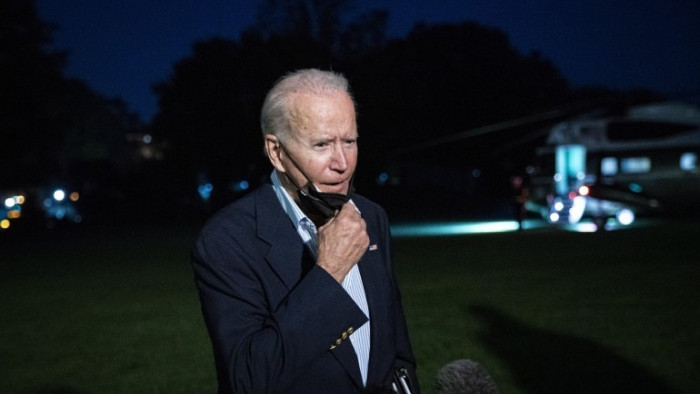 Водещи американски сенатори призоваха администрацията да обмисли изгонването на до