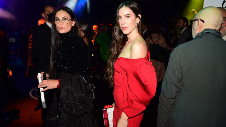 Деми Мур явно прекарва една доста приятна ваканция в Париж,