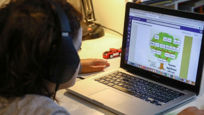 Онлайн обучение на ротационен принцип се въвежда в училищата в