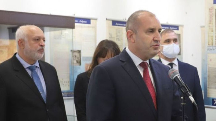 Румен Радев прогнозира, че ще излизат още много имена в