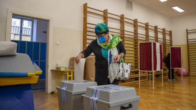 Днес е вторият ден от парламентарните избори в Чехия предаде Ройтерс  Изборите